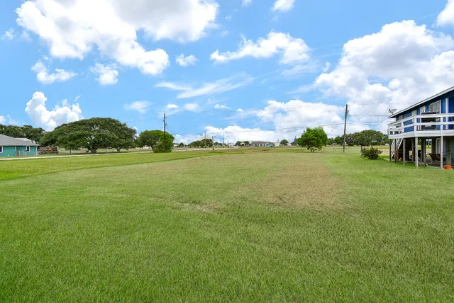 a view of a house with a big yard