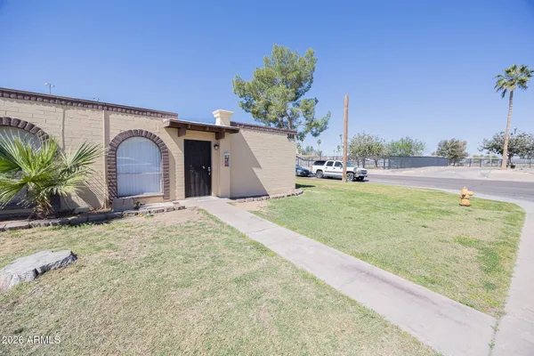 $1,195 | 388 North Comanche Drive, Unit 6, Chandler, AZ 85224