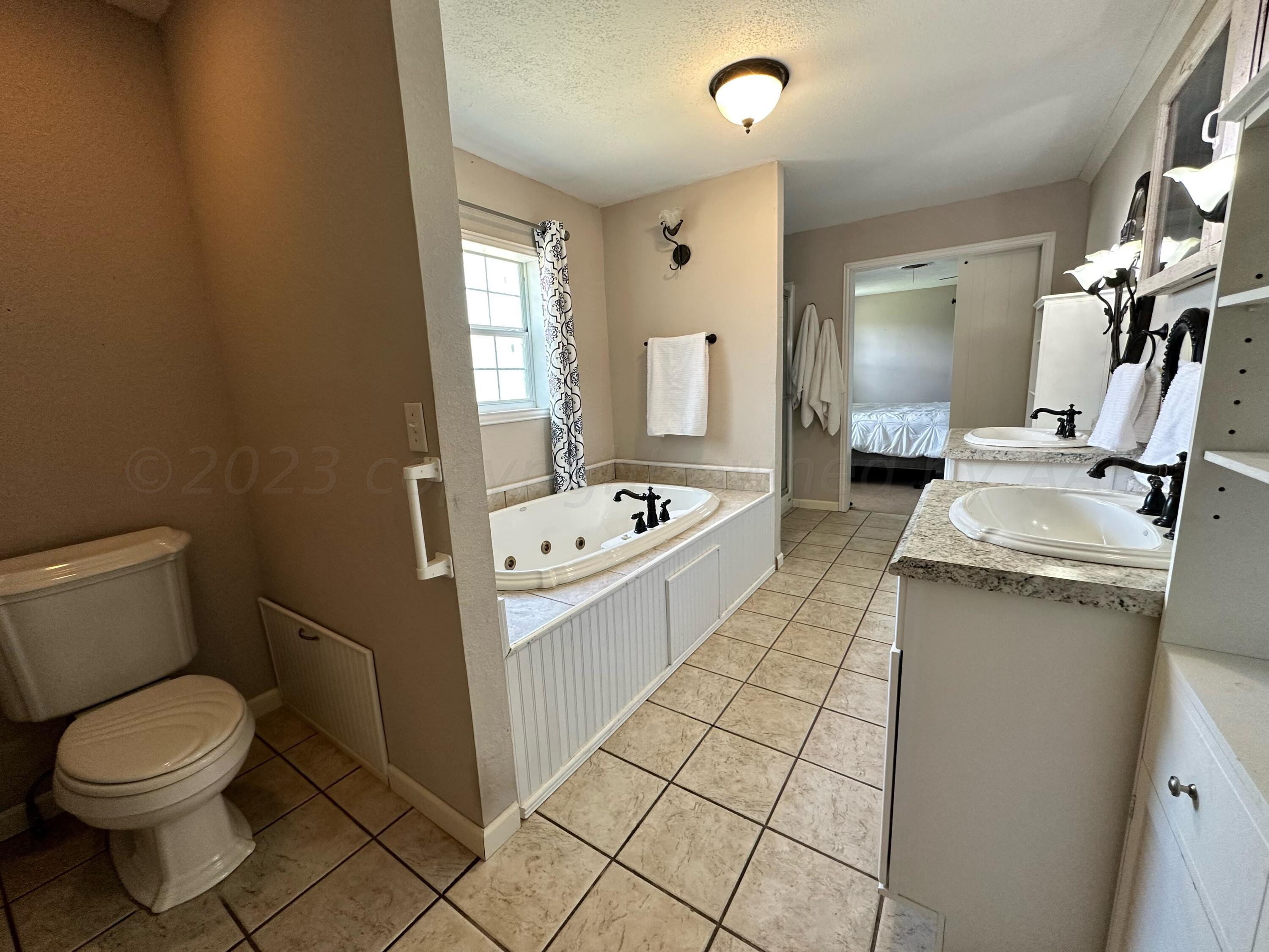 813 Ave R Sunray, TX 79086 - Photo 11 of 17 Master Bath 2