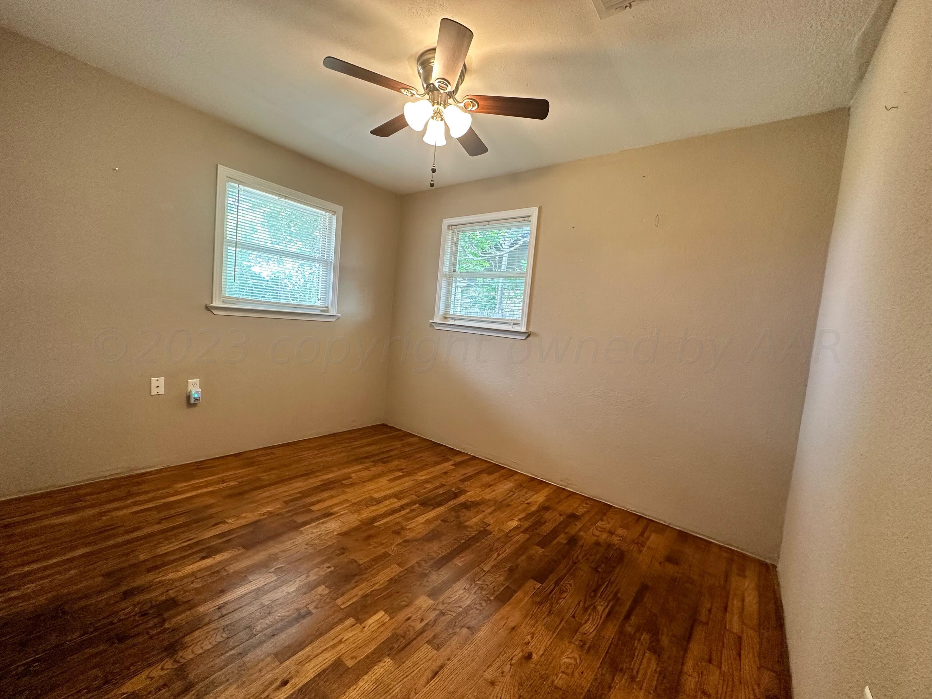 813 Ave R Sunray, TX 79086 - Photo 15 of 17 Bedroom 3