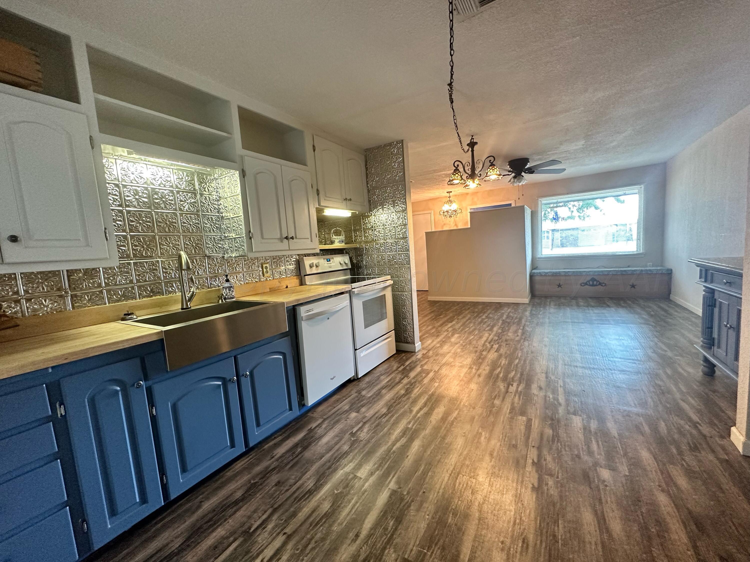 813 Ave R Sunray, TX 79086 - Photo 5 of 17 Kitchen/Dinning