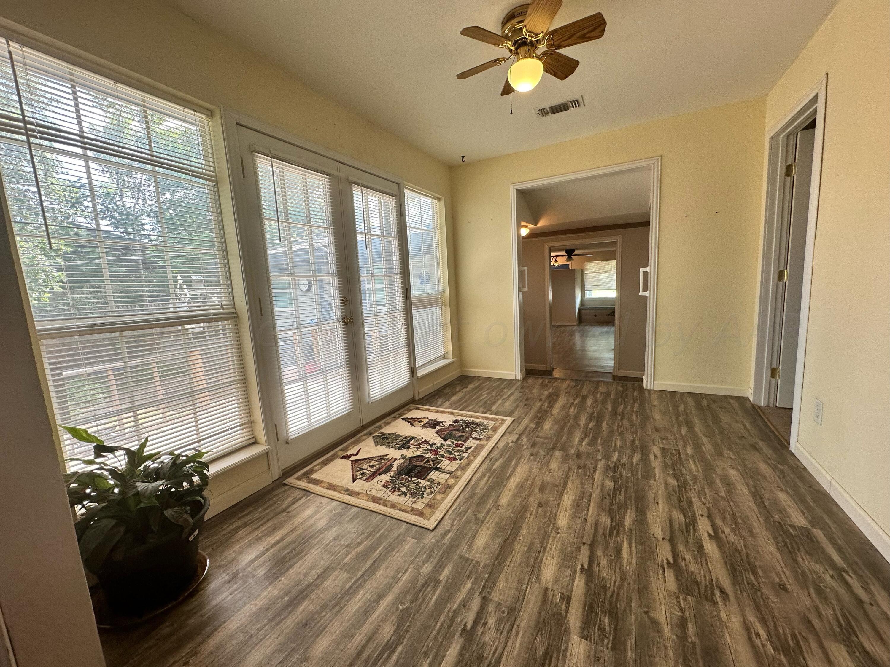 813 Ave R Sunray, TX 79086 - Photo 7 of 17 Sunroom