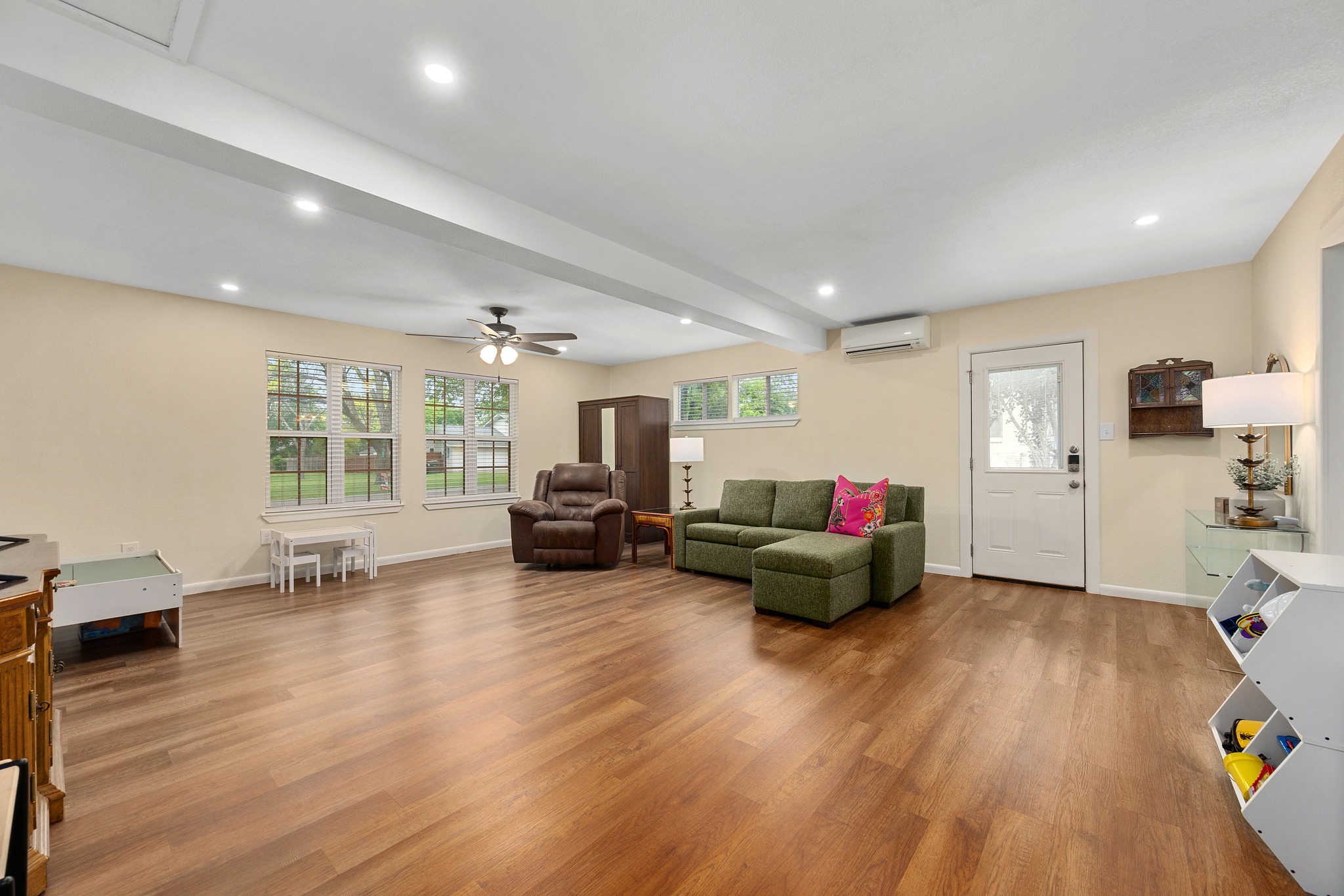 509 East 17th Street Georgetown, TX 78626 - Photo 10 of 40 You’ll love the versatility of the added bonus or flex space, complete with its own full bath, private entrance, and mini split HVAC. This space is ideal for guests, a home office, or flexible living arrangements
