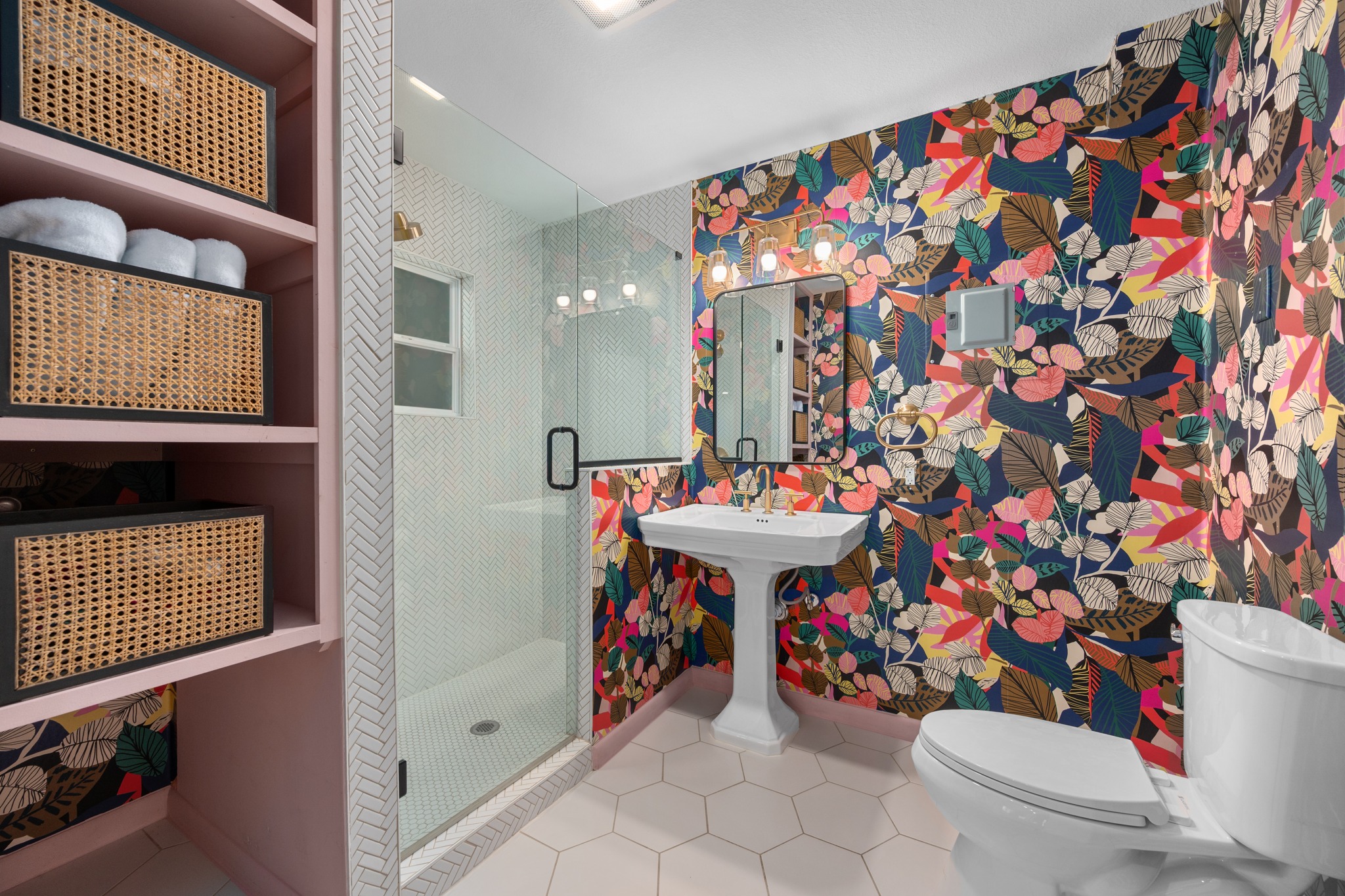 509 East 17th Street Georgetown, TX 78626 - Photo 11 of 40 Luxury bath with walk-in shower and storage