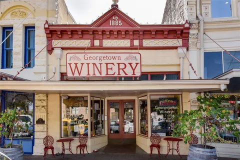 $525,000 | 509 East 17th Street, Georgetown, TX 78626