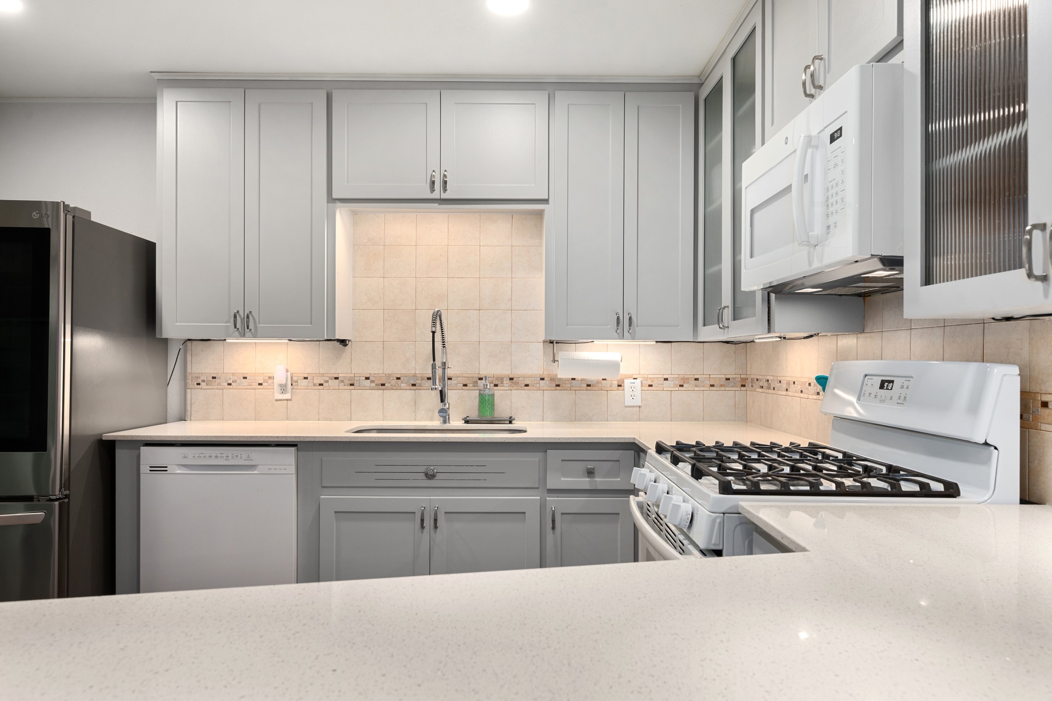 509 East 17th Street Georgetown, TX 78626 - Photo 6 of 40 Enjoy preparing meals for loved ones here in the updated kitchen with gas cooking