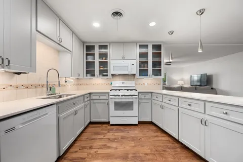 $525,000 | 509 East 17th Street, Georgetown, TX 78626