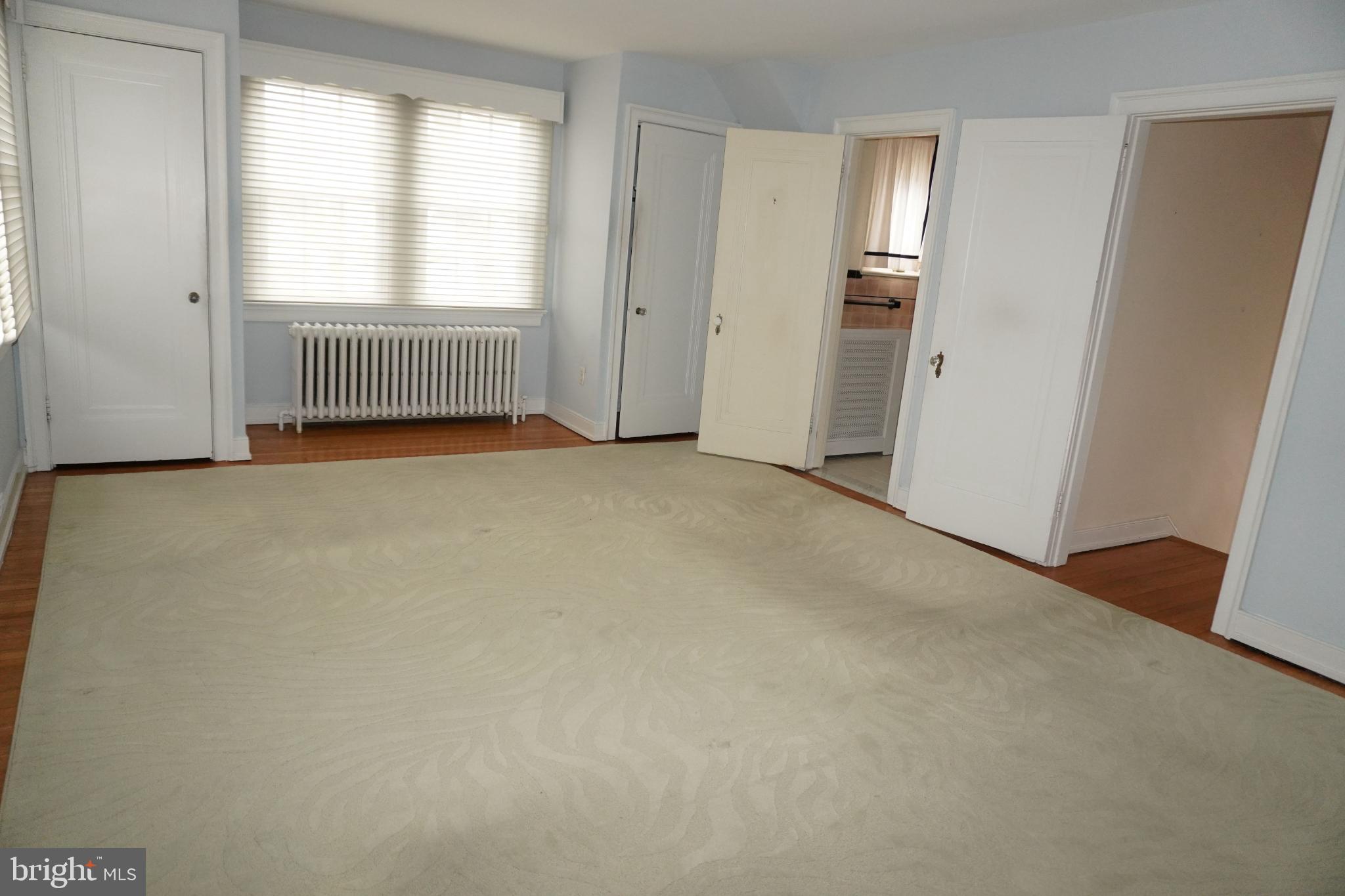 534 Kenwood Road Drexel Hill, PA 19026 - Photo 11 of 28 an empty room with windows