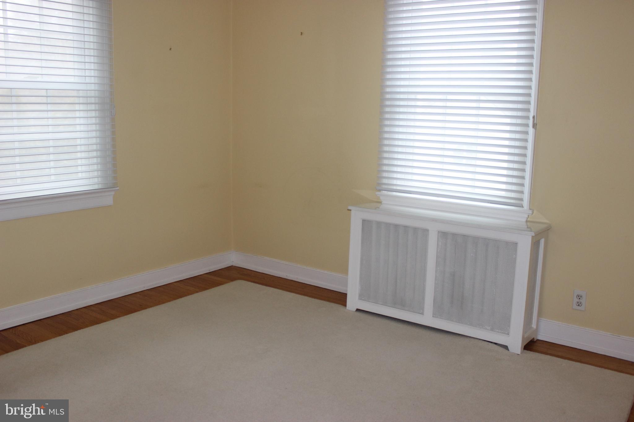 534 Kenwood Road Drexel Hill, PA 19026 - Photo 13 of 28 an empty room with a window