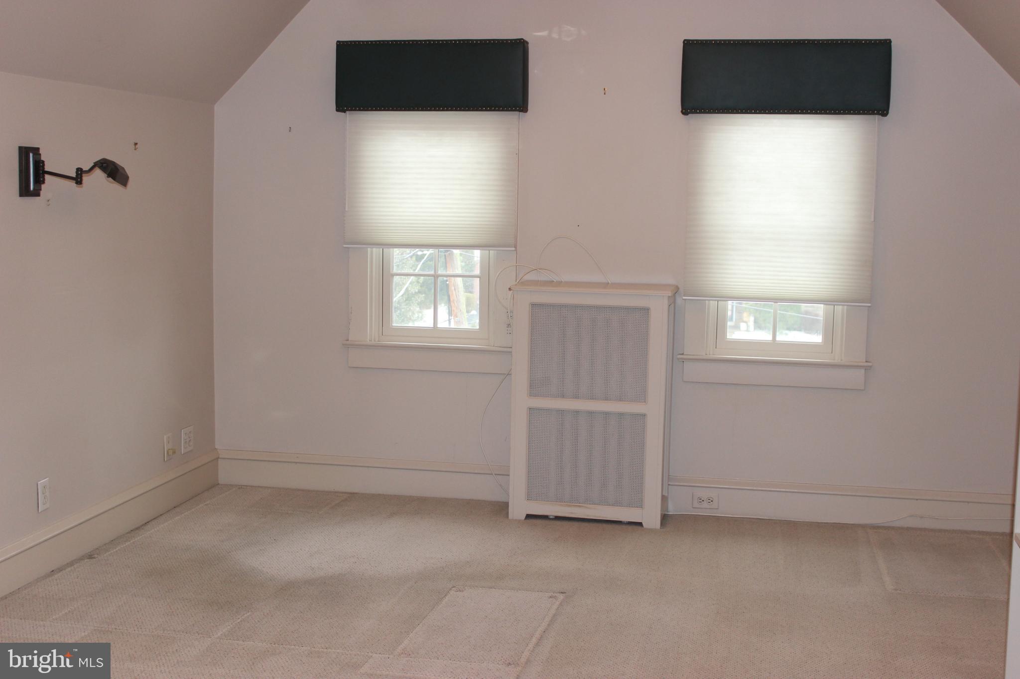 534 Kenwood Road Drexel Hill, PA 19026 - Photo 19 of 28 an empty room with windows