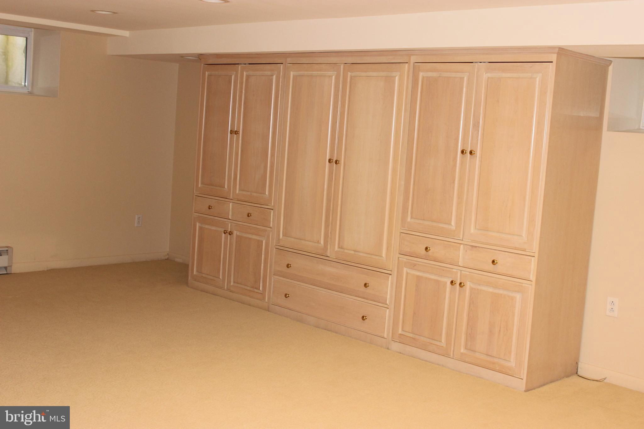 534 Kenwood Road Drexel Hill, PA 19026 - Photo 20 of 28 an empty room with a wooden door