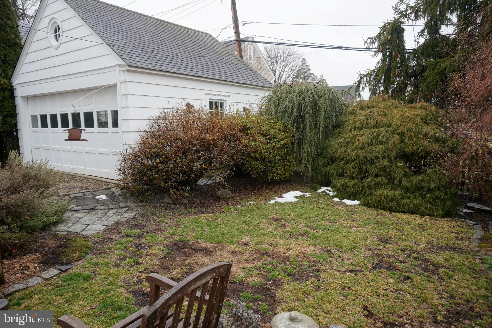 534 Kenwood Road Drexel Hill, PA 19026 - Photo 26 of 28 a backyard of a house
