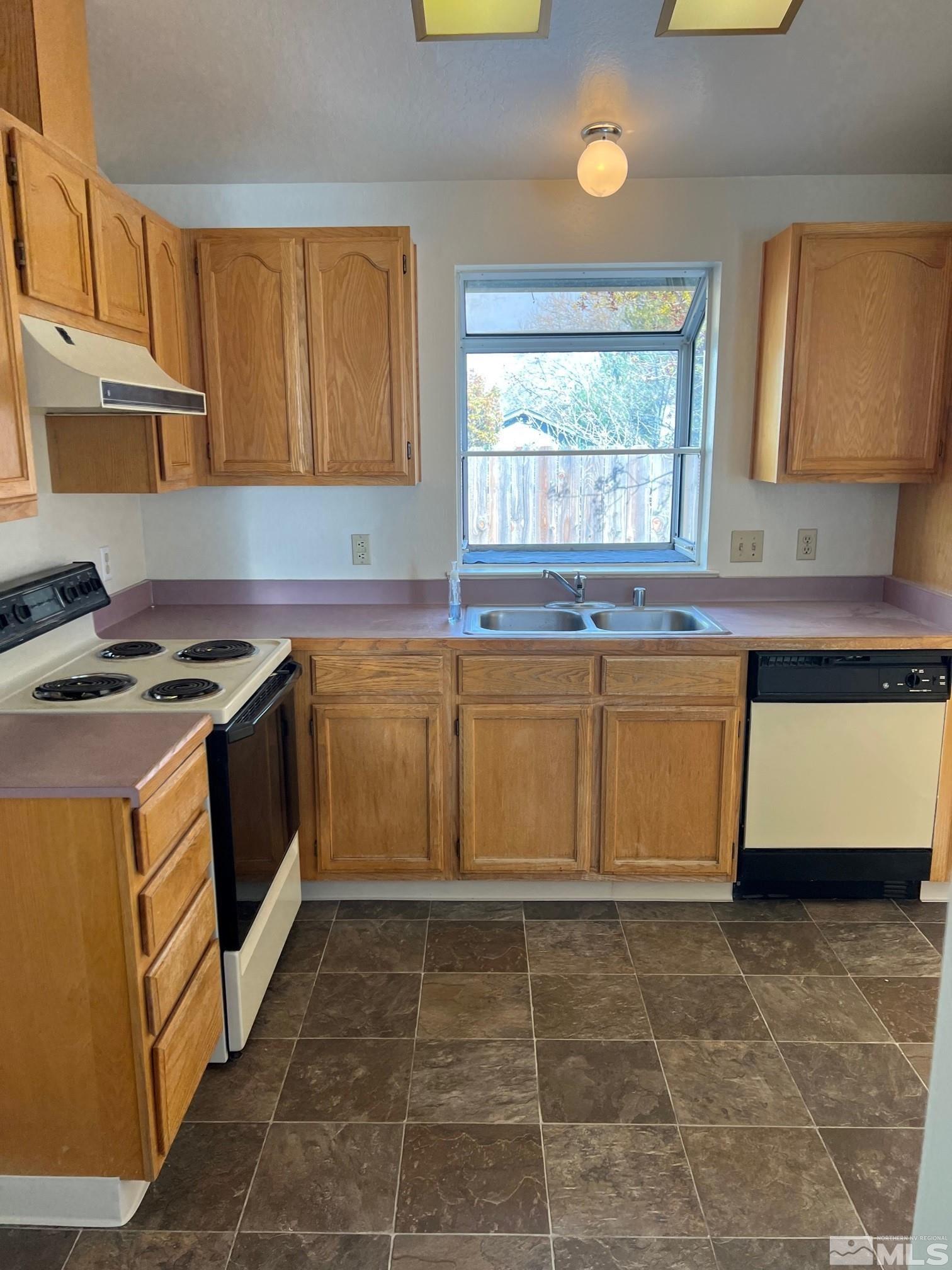 6302 Chesterfield Lane Reno, NV 89523 - Photo 6 of 12 Photo 6