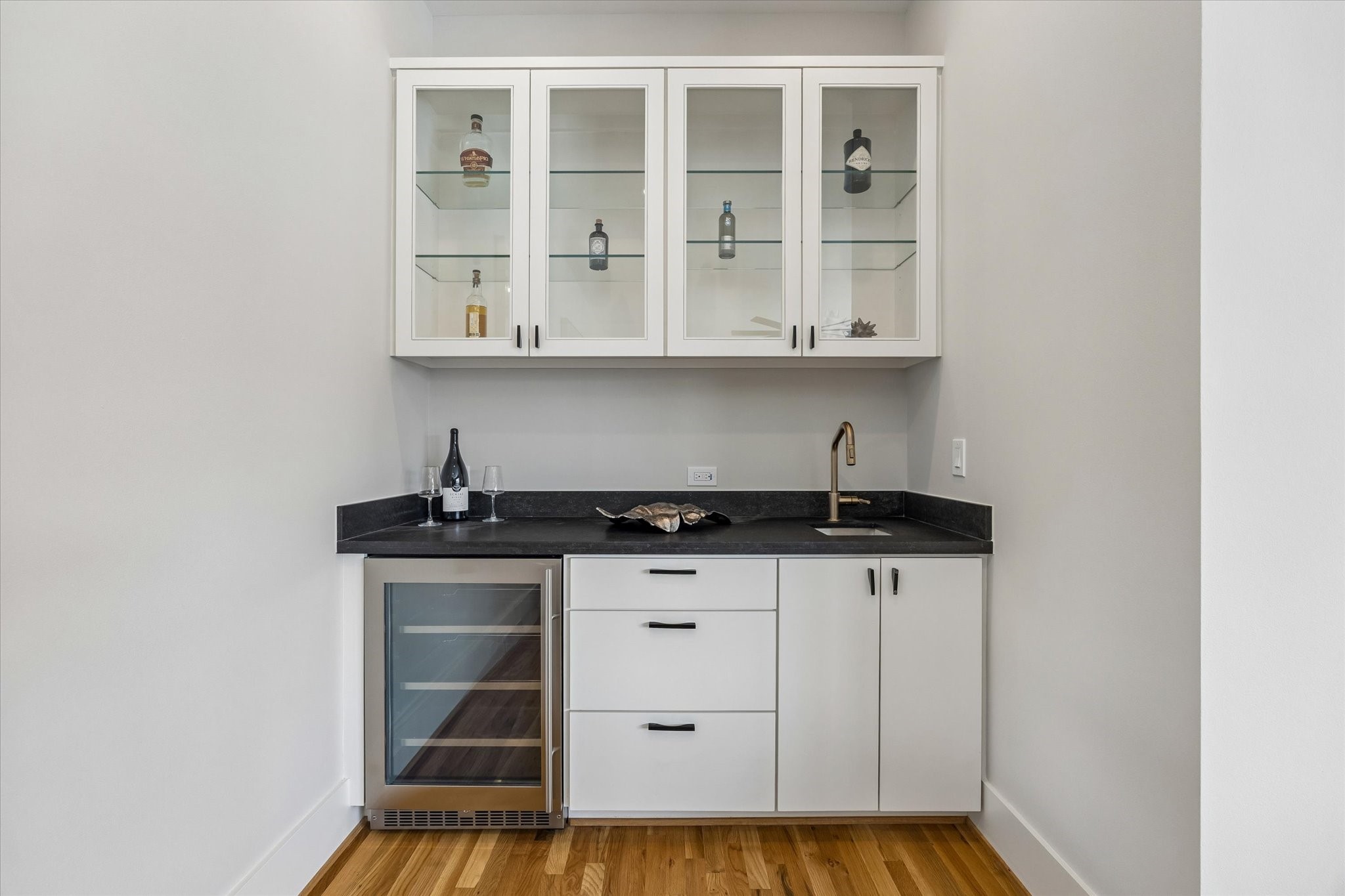 2705 Julian Street Houston, TX 77009 - Photo 15 of 50 Wet bar with beverage refrigerator