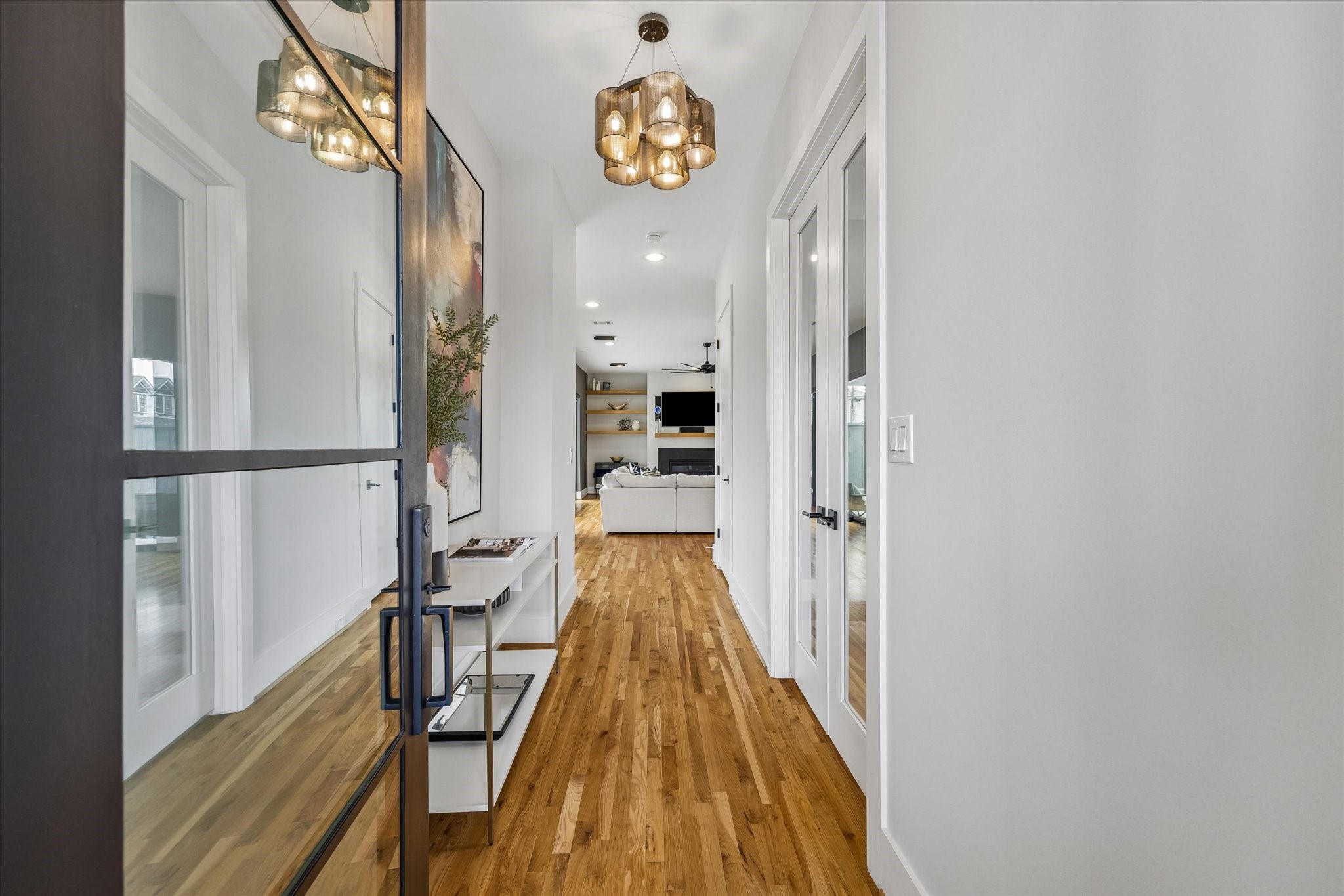 2705 Julian Street Houston, TX 77009 - Photo 4 of 50 Warm and inviting entry with a view in to the expansive livingroom.