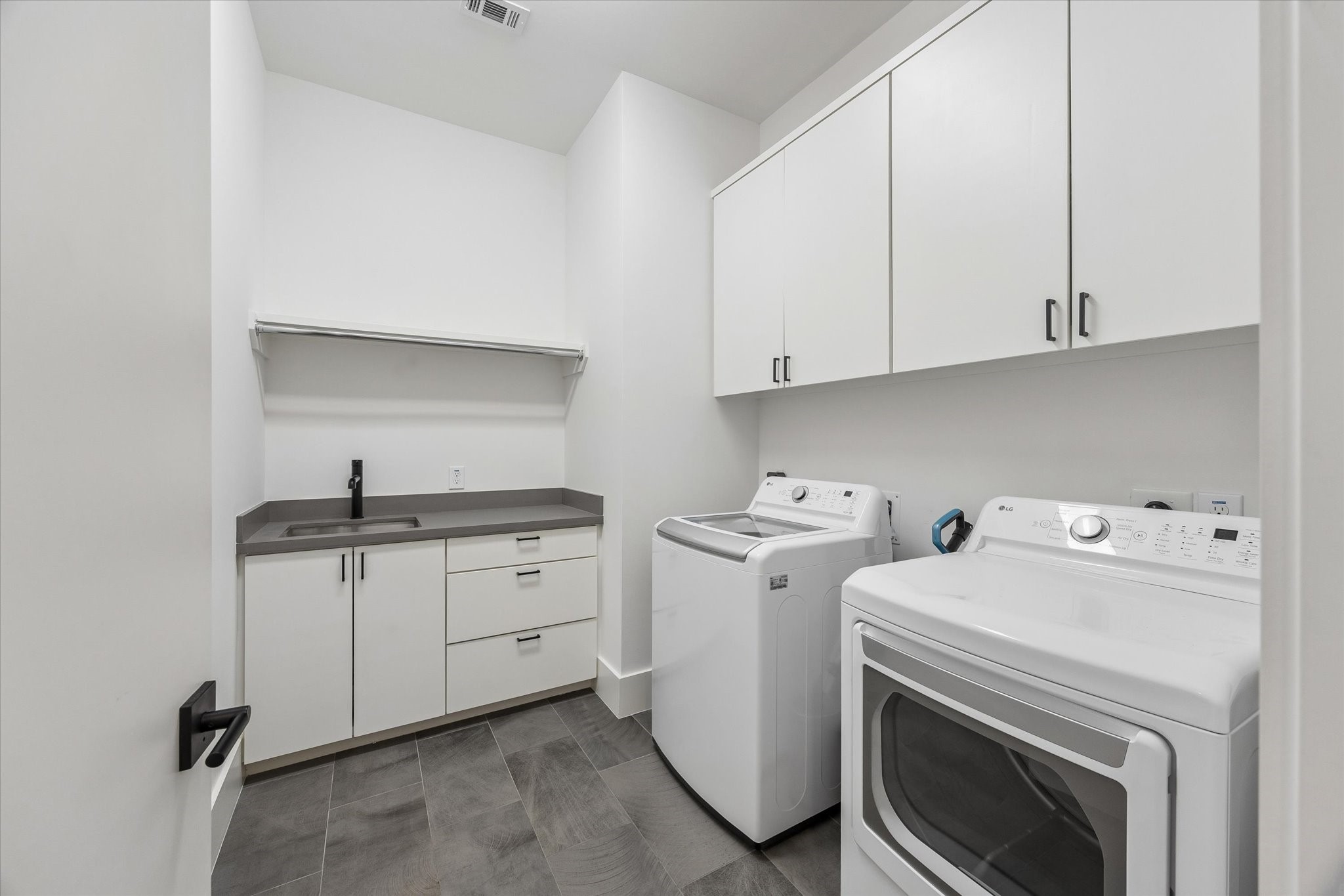 2705 Julian Street Houston, TX 77009 - Photo 49 of 50 Laundry room