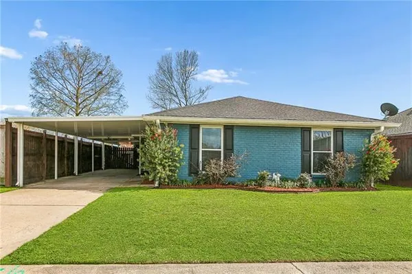 $235,000 | 3309 Oak Drive, Violet, LA 70092