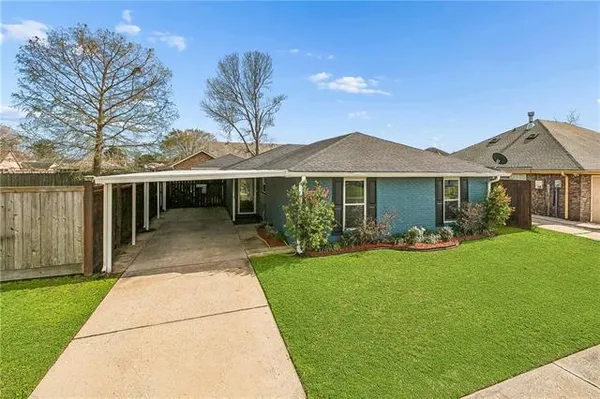 $235,000 | 3309 Oak Drive, Violet, LA 70092