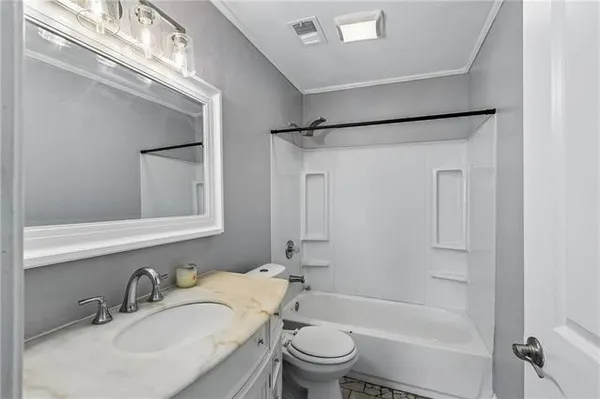 $235,000 | 3309 Oak Drive, Violet, LA 70092