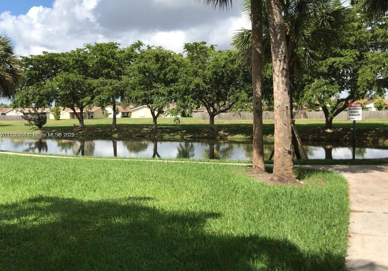Summerbreeze Condominiums Sunrise, FL 33322 - Photo 3 of 12 a view of a garden with trees