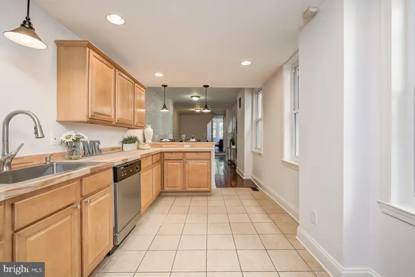 $2,500 | 23 North Patterson Park Avenue, Baltimore, MD 21231