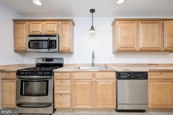 $2,500 | 23 North Patterson Park Avenue, Baltimore, MD 21231