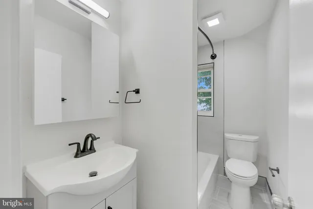 $2,300 | 217 Pennsylvania Road, Brooklawn, NJ 08030