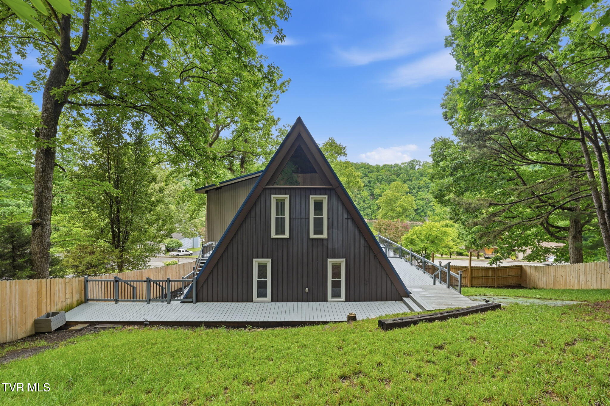 440 Lakeshore Road Bluff City, TN 37618 - Photo 44 of 56 3-web-or-mls-012_DSC01068