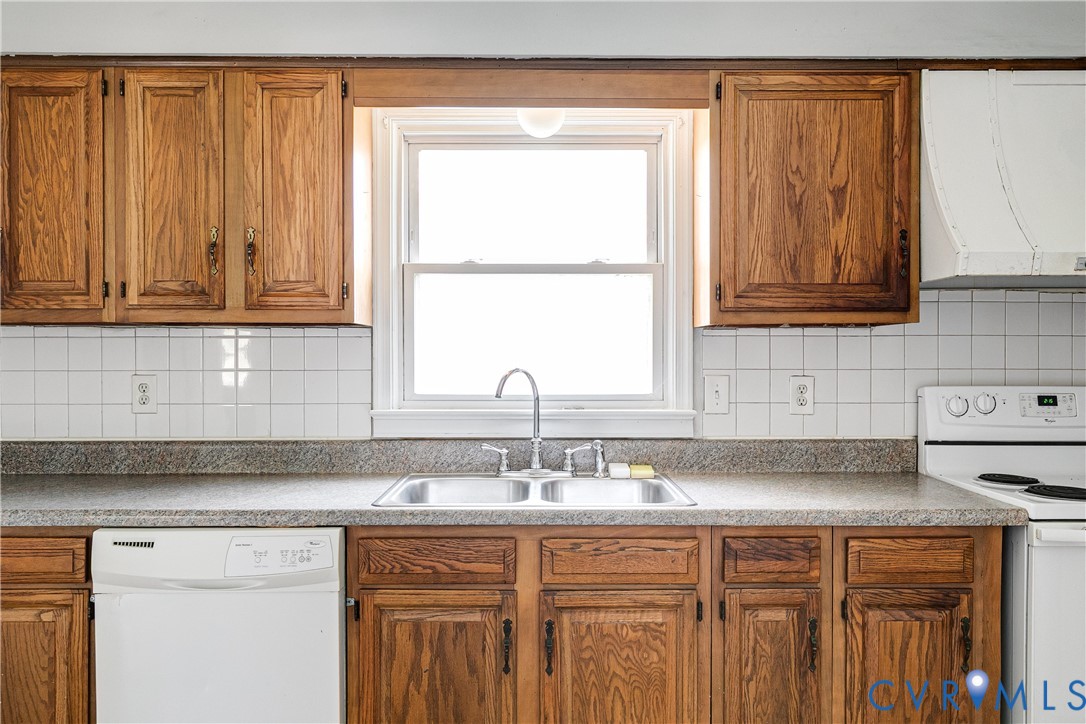 3041 Clintwood Road Midlothian, VA 23112 - Photo 16 of 22