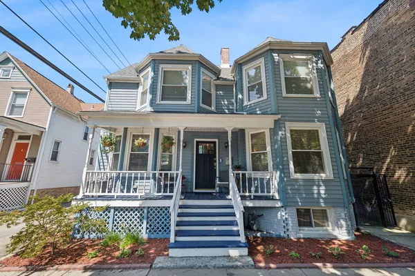 $699,900 | 1610 West Carmen Avenue, Chicago, IL 60640