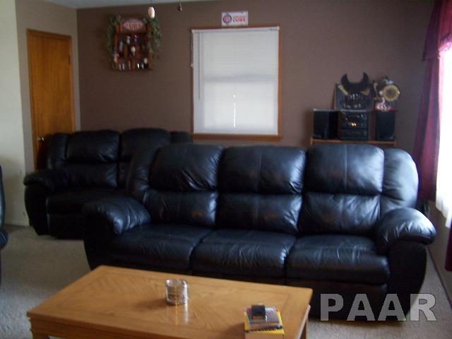 2183 Washington Road Washington, IL 61571 - Photo 3 of 9 Gallery Image 3