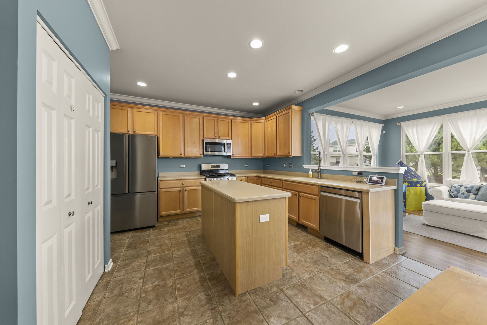 119 Reston Court Sycamore, IL 60178 - Photo 4 of 36 a kitchen with cabinets and refrigerator