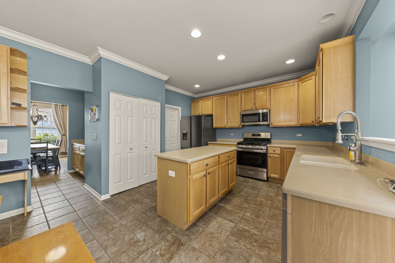 119 Reston Court Sycamore, IL 60178 - Photo 5 of 36 a kitchen with granite countertop a stove top oven and cabinets