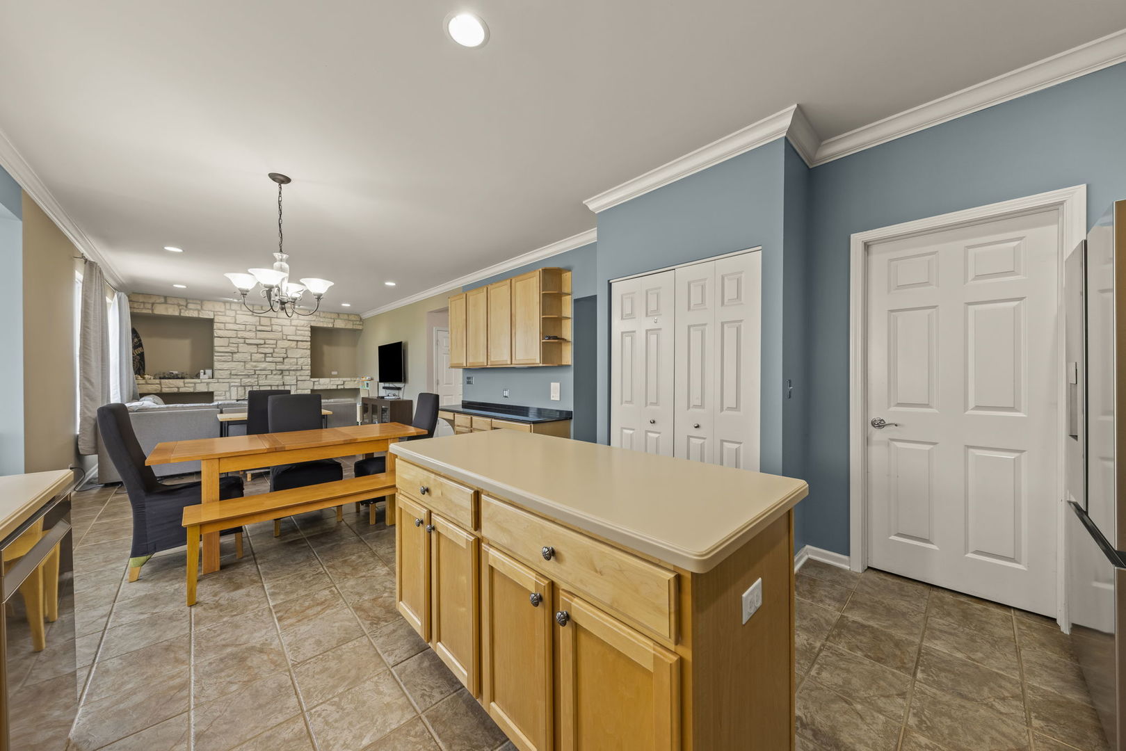 119 Reston Court Sycamore, IL 60178 - Photo 8 of 36 a view of a kitchen and dining room