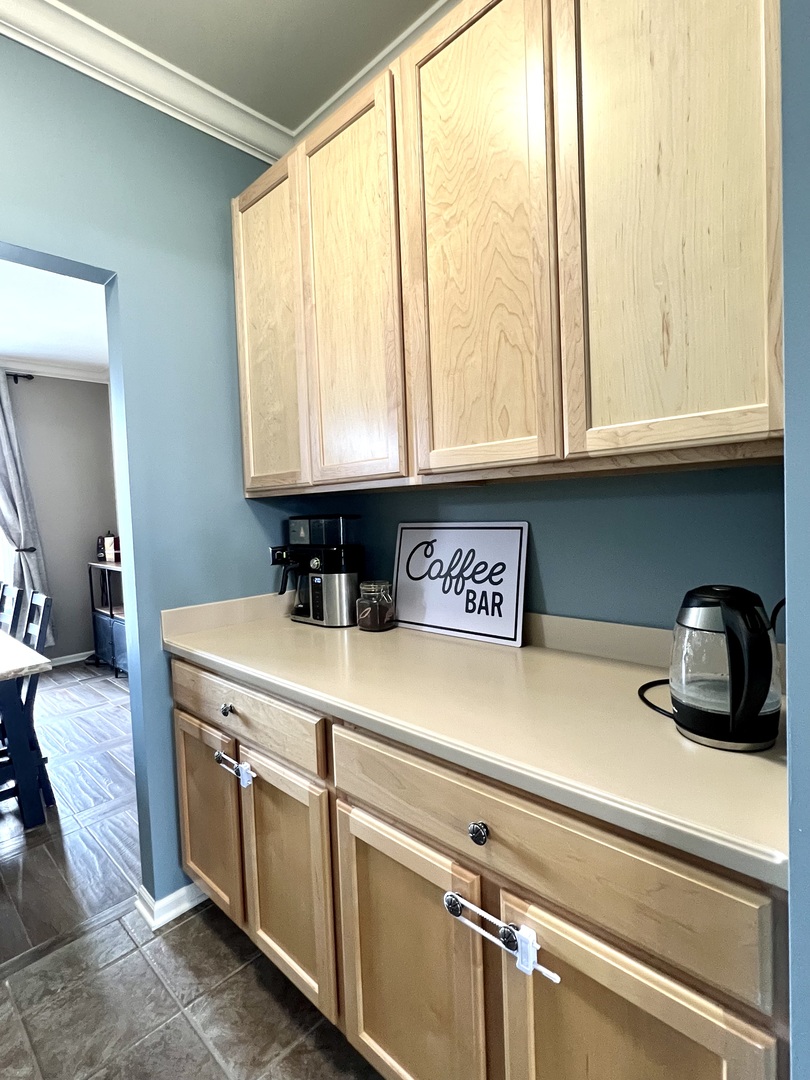 119 Reston Court Sycamore, IL 60178 - Photo 9 of 36 a kitchen with washing machine and window