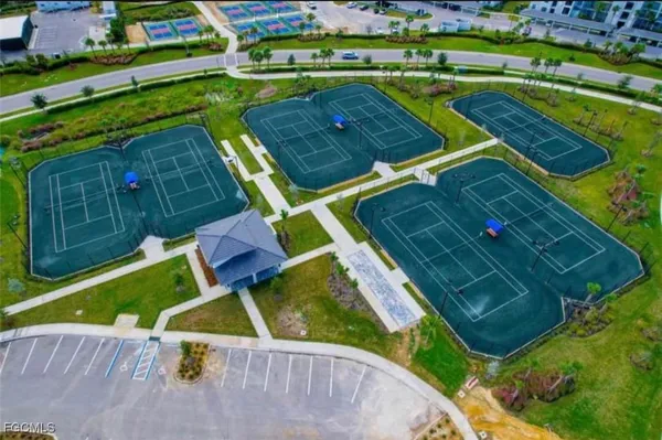 an aerial view of a tennis ground