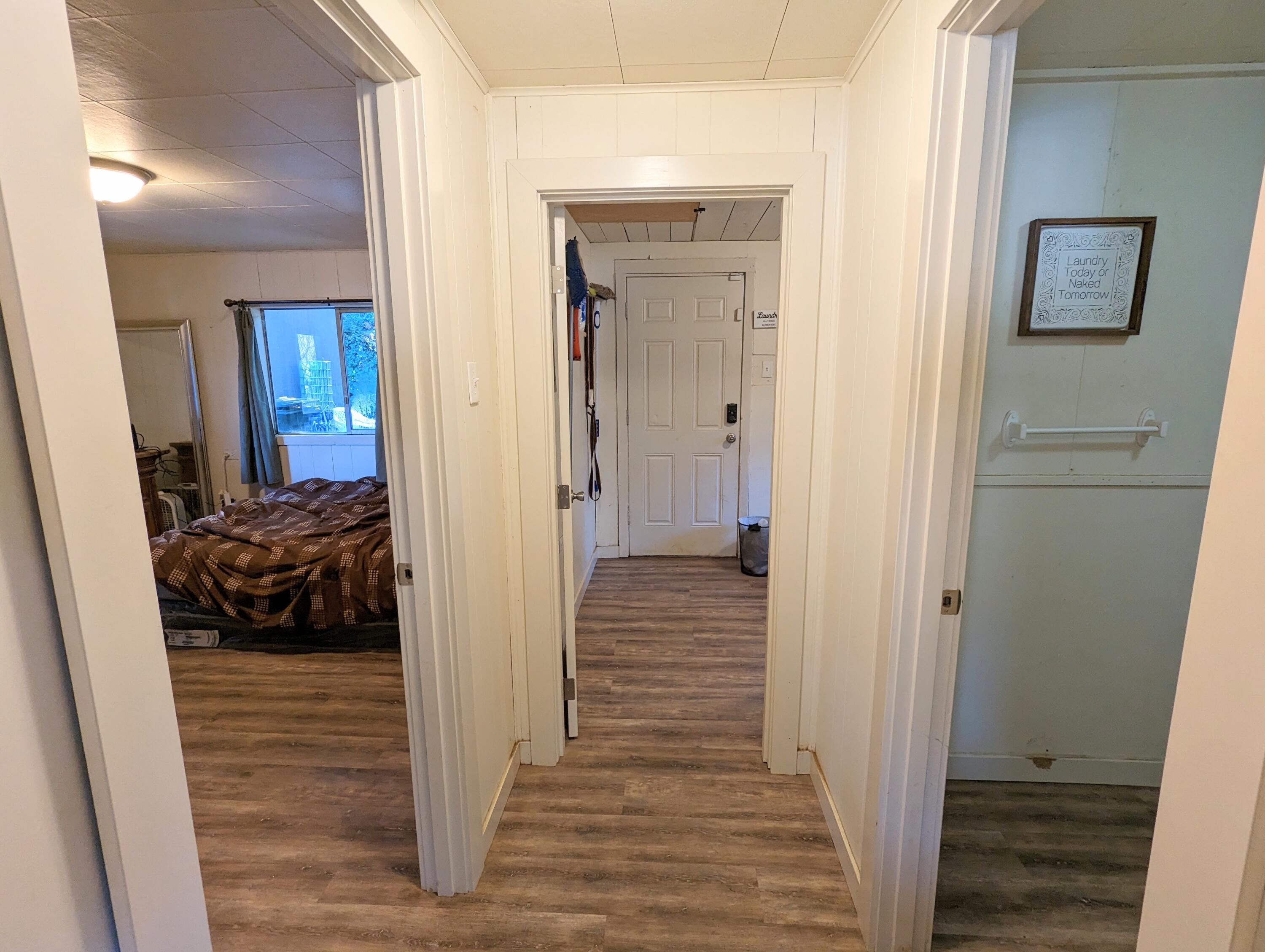 154 Red Hill Road Glendale, OR 97442 - Photo 11 of 18 Hallway