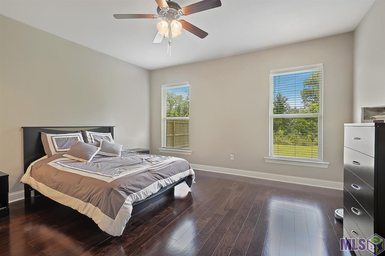 9036 Falling Oak Drive Baton Rouge, LA 70817 - Photo 11 of 21 Master bedroom