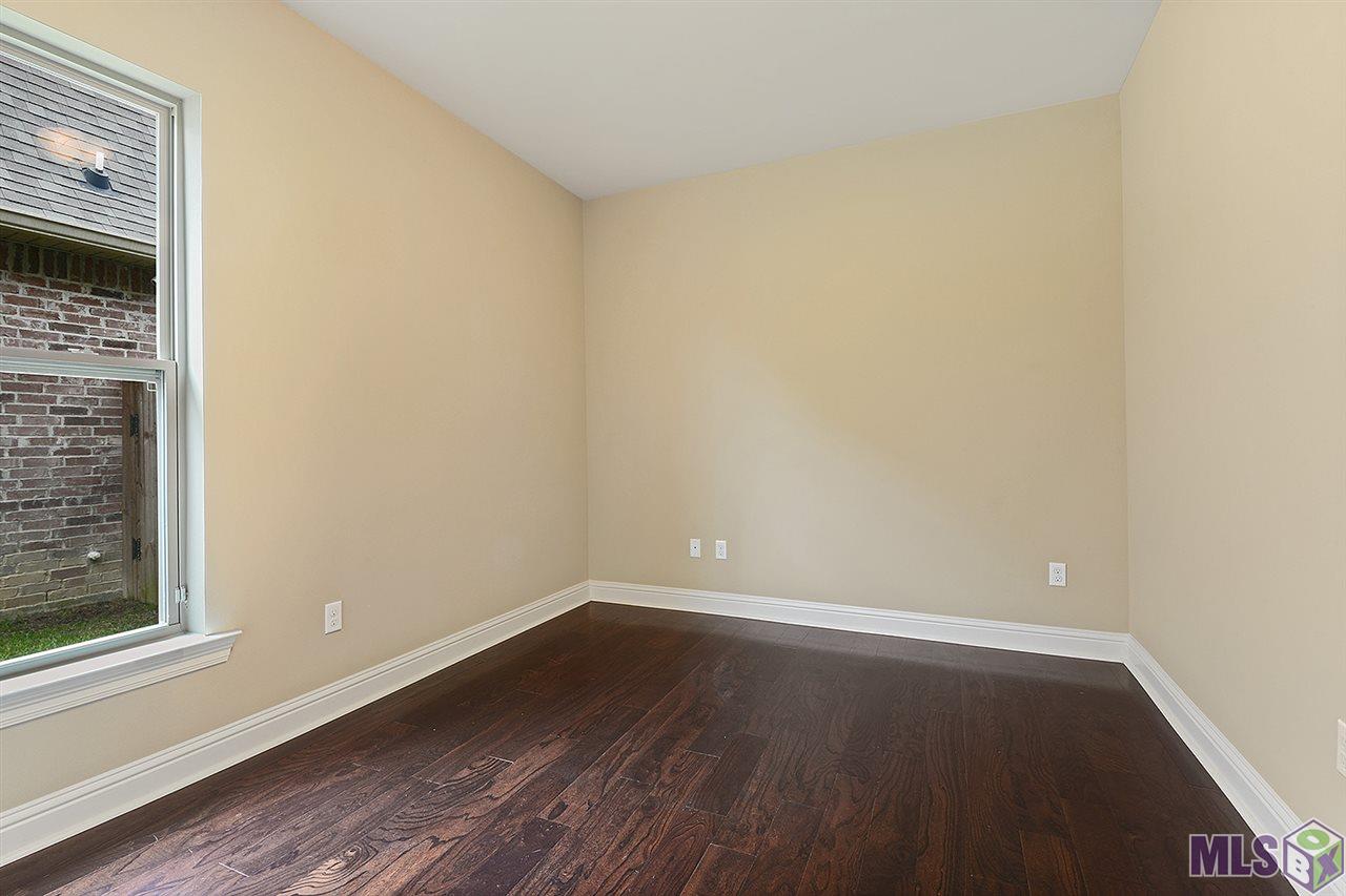 9036 Falling Oak Drive Baton Rouge, LA 70817 - Photo 17 of 21 Bedroom 3 in separate hallway