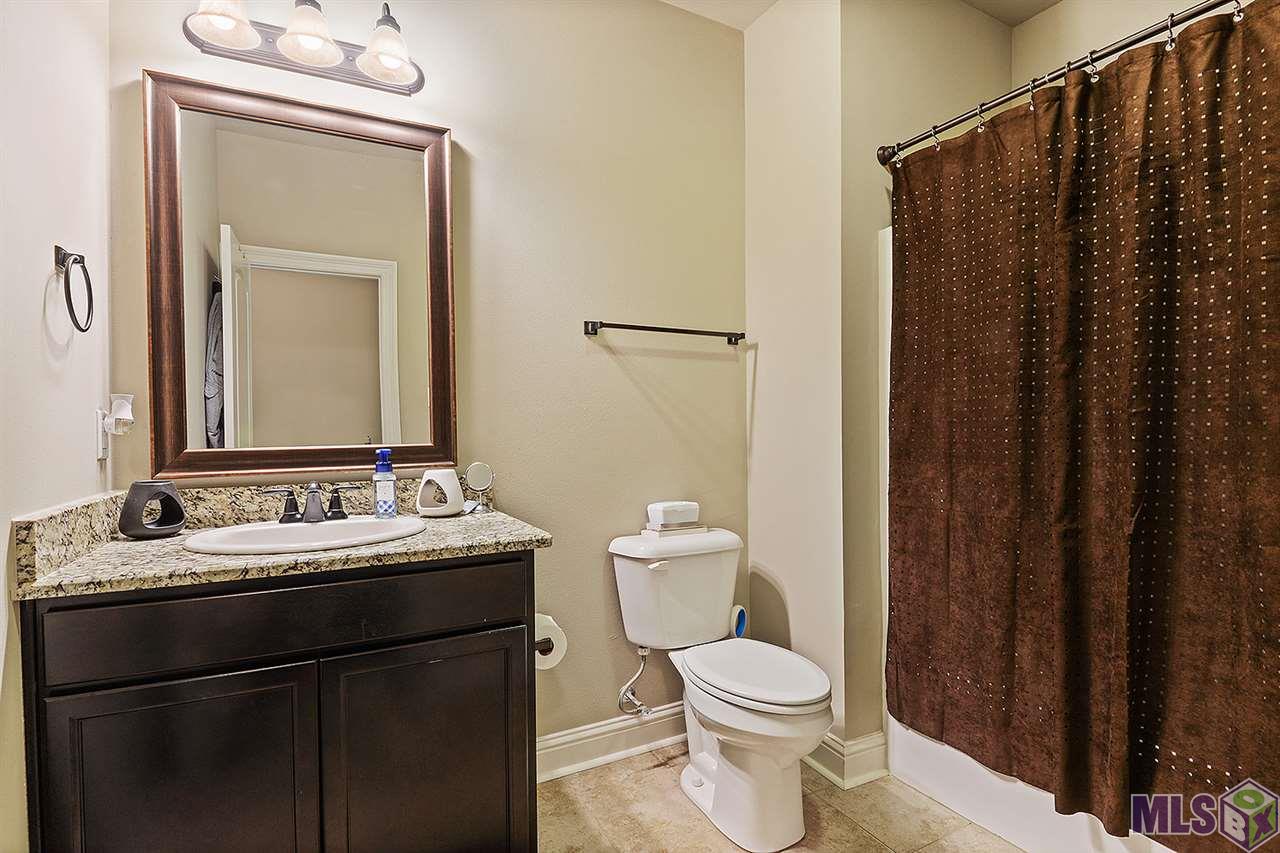 9036 Falling Oak Drive Baton Rouge, LA 70817 - Photo 19 of 21 Second bathroom