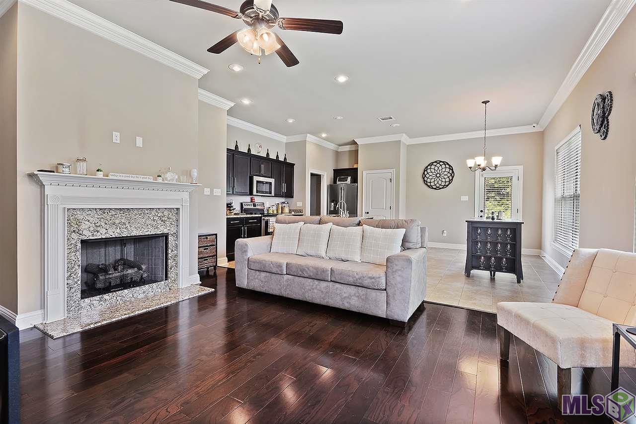 9036 Falling Oak Drive Baton Rouge, LA 70817 - Photo 3 of 21 Living Room