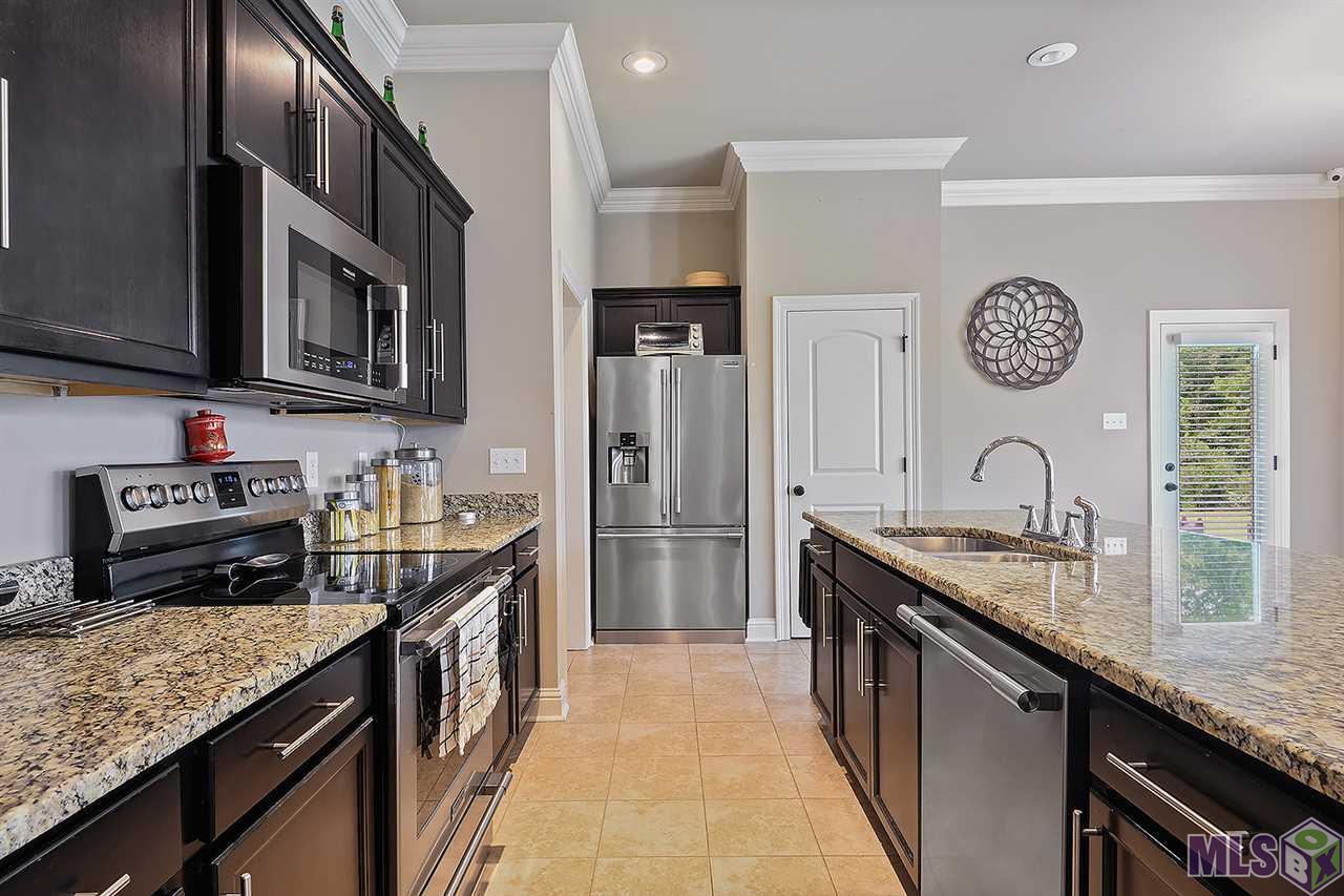 9036 Falling Oak Drive Baton Rouge, LA 70817 - Photo 4 of 21 Kitchen