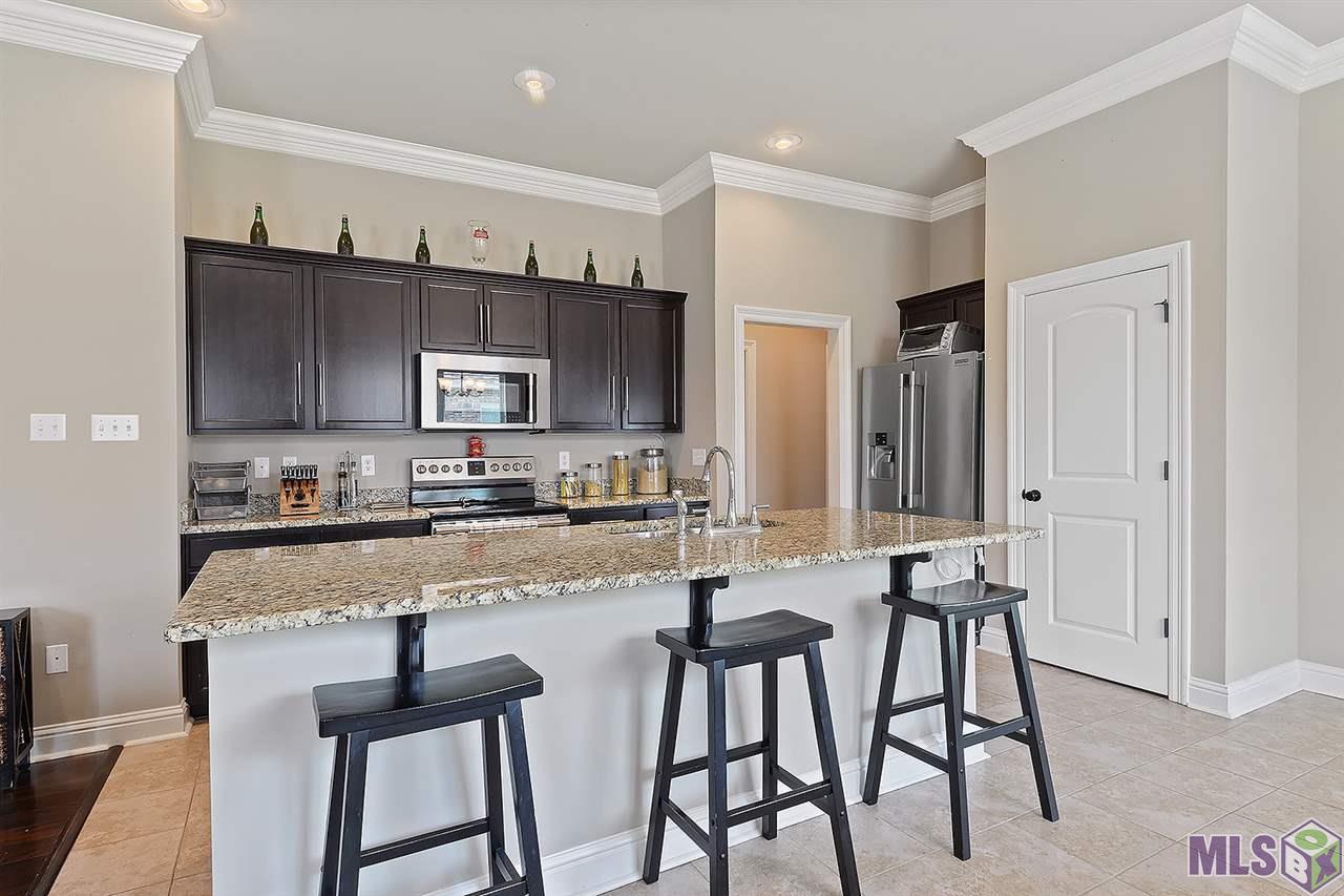9036 Falling Oak Drive Baton Rouge, LA 70817 - Photo 5 of 21 Center Island has barstools