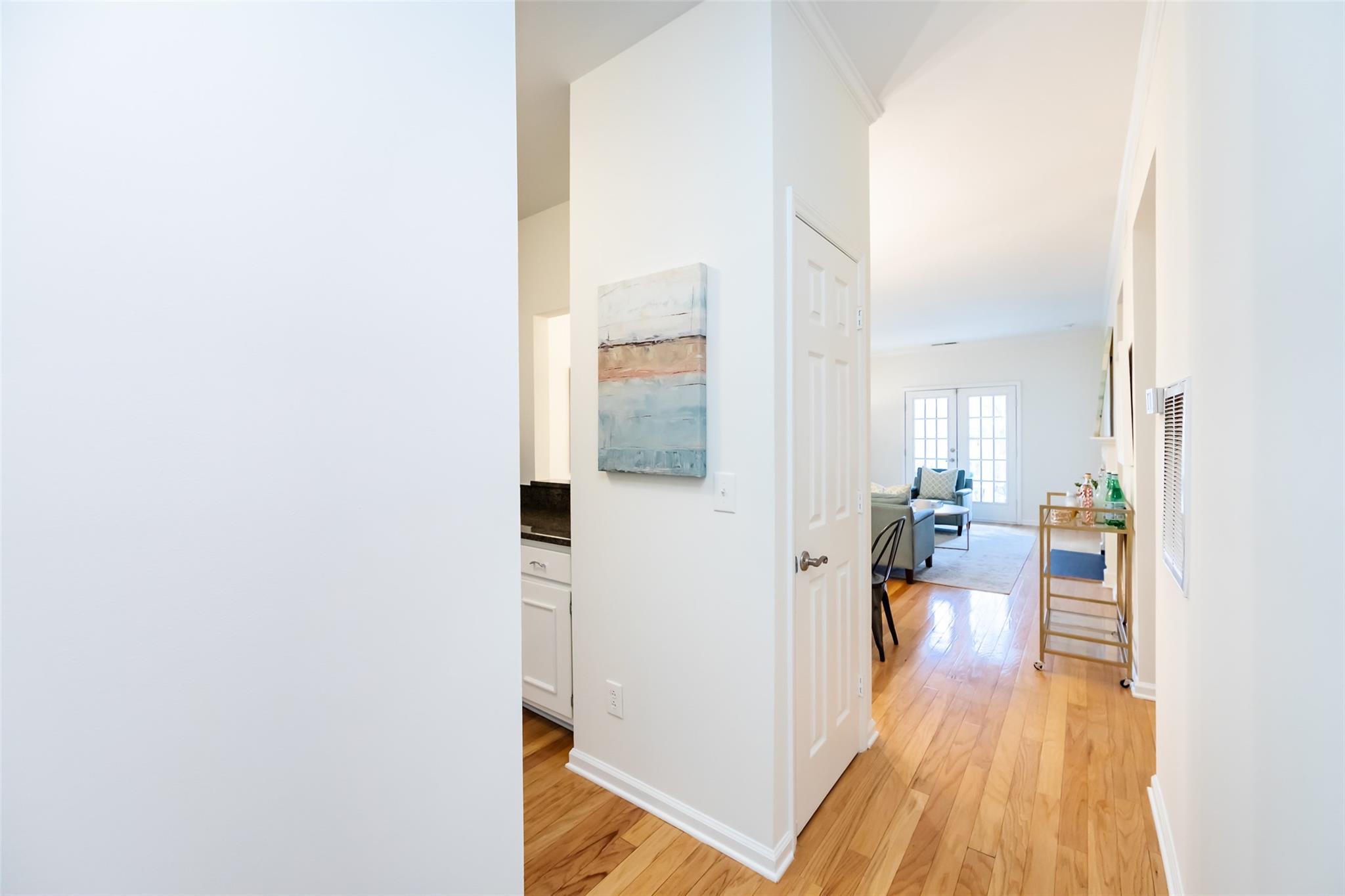 301 Queens Road, Unit 302 Charlotte, NC 28204 - Photo 3 of 30 Gallery Image 3