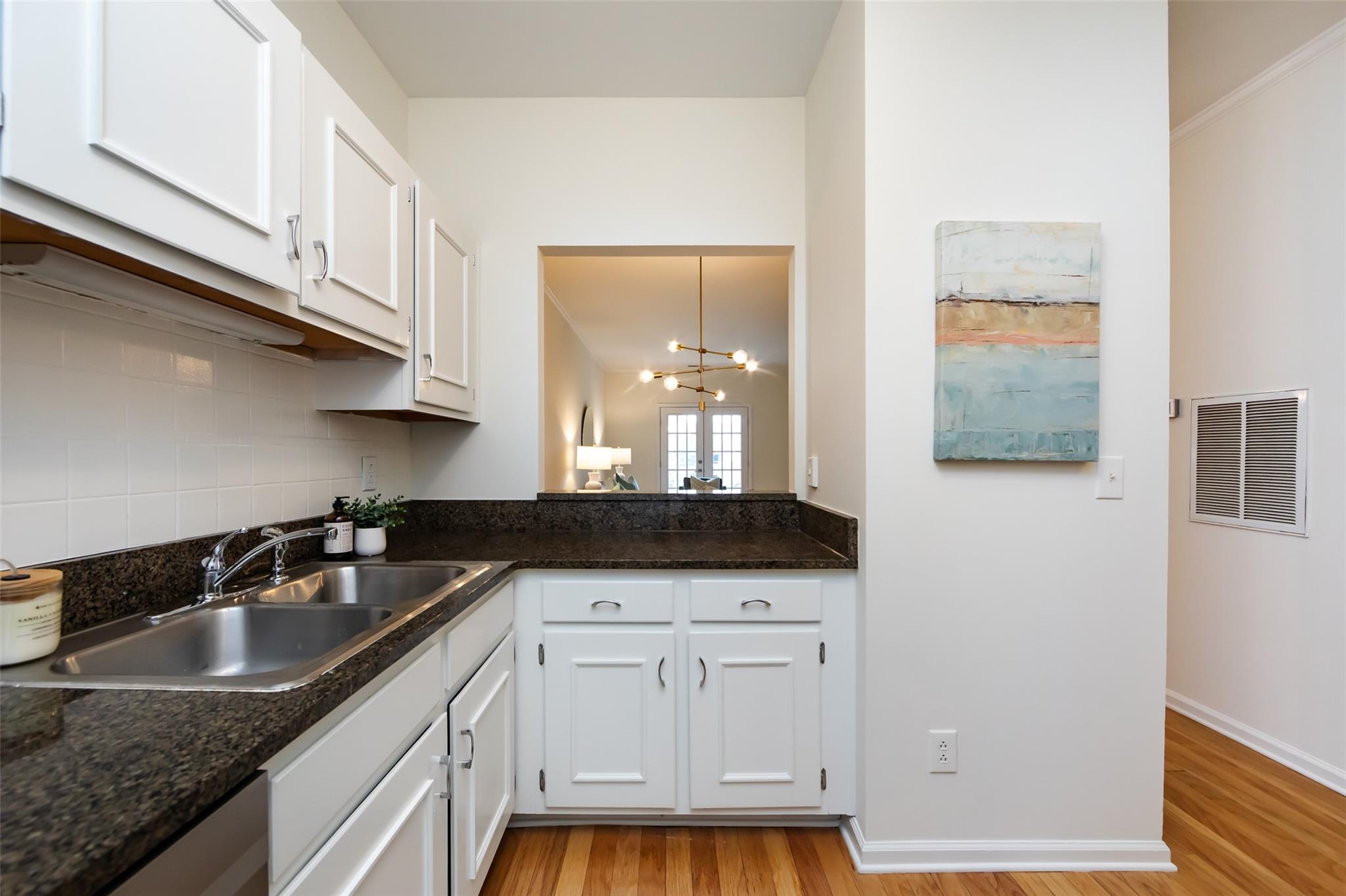 301 Queens Road, Unit 302 Charlotte, NC 28204 - Photo 6 of 30 Gallery Image 6
