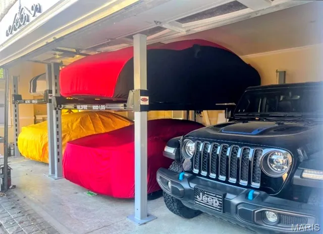 $1,220,000 | 7406 Creek Ridge Lane, Edwardsville, IL 62025