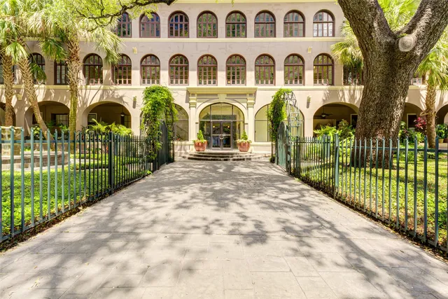 $2,250 | 2700 Albany Street, Unit 2B, Houston, TX 77006