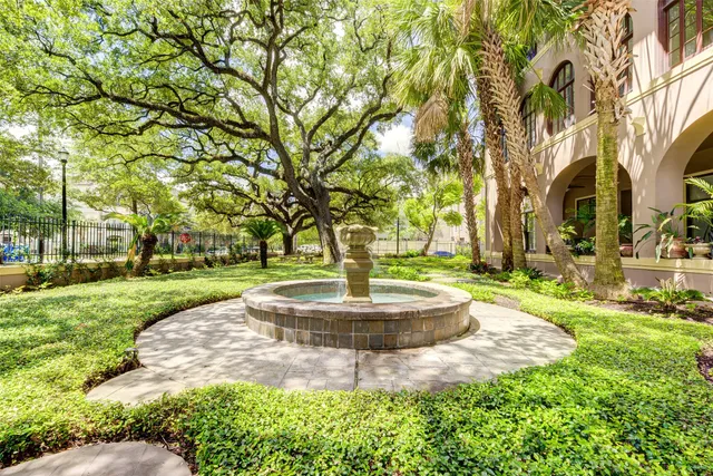 $2,250 | 2700 Albany Street, Unit 2B, Houston, TX 77006