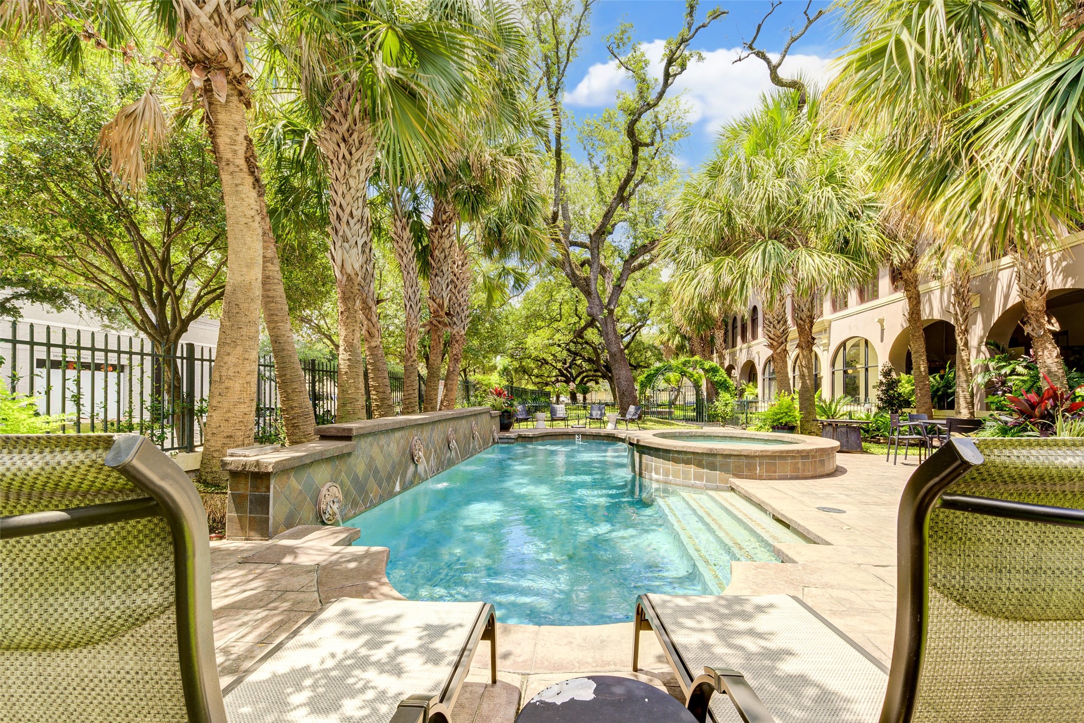 2700 Albany Street, Unit 2B Houston, TX 77006 - Photo 23 of 24