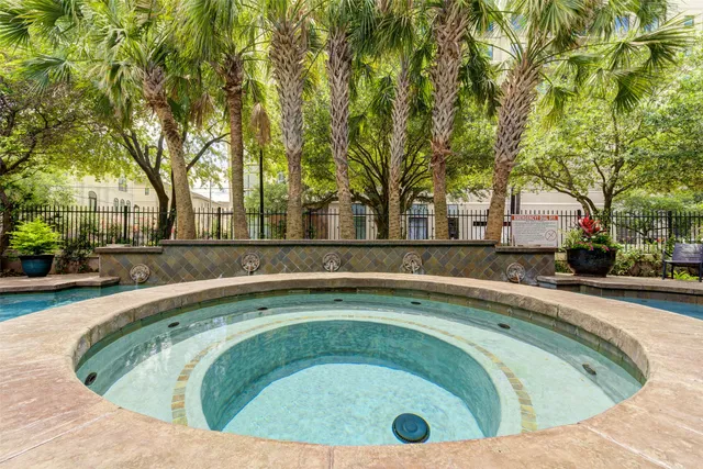 $2,250 | 2700 Albany Street, Unit 2B, Houston, TX 77006